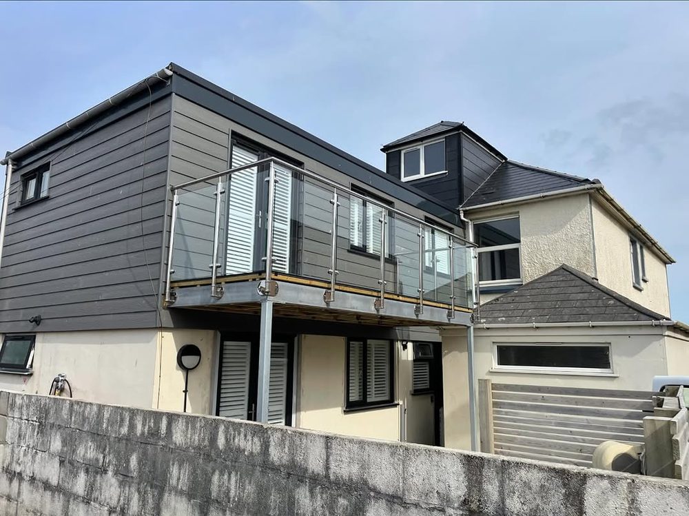Mild steel balcony, galvanised, with mirror-polished handrail